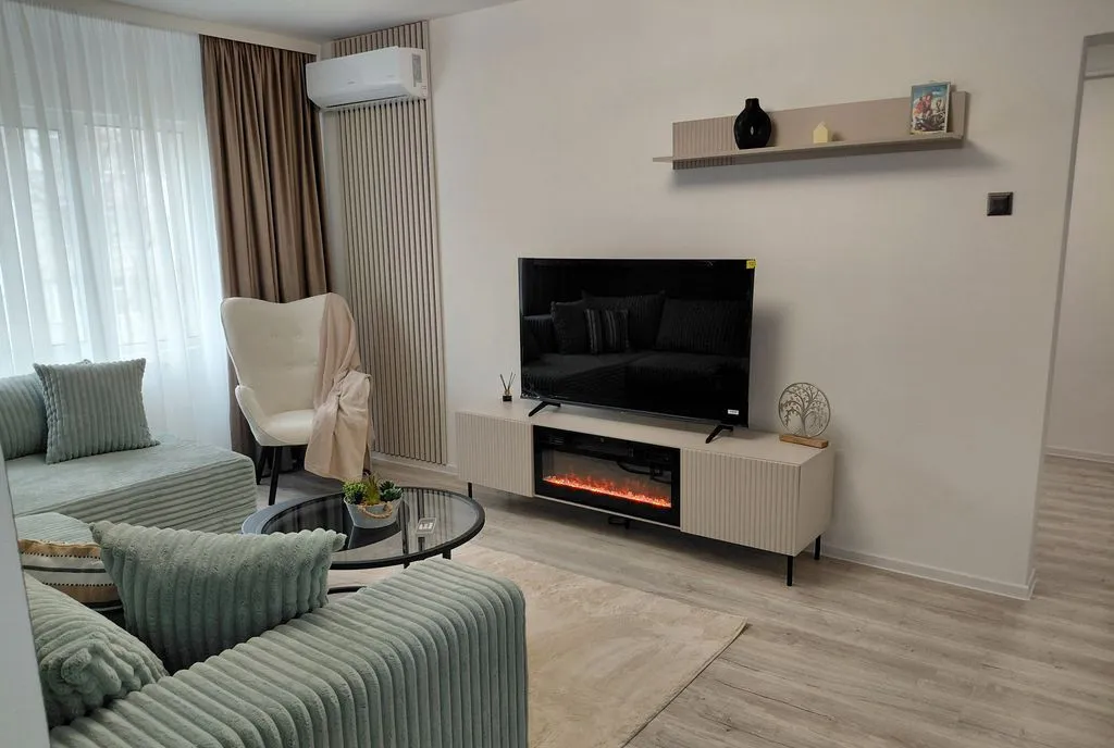 Apartament 3 camere - Micro 16 etaj 2 in spate