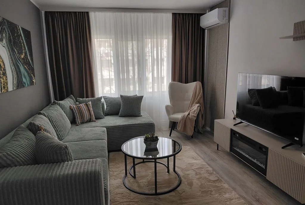 Apartament 3 camere - Micro 16 etaj 2 in spate