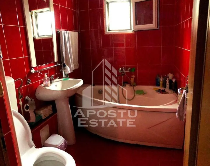 Apartament cu 4 camere 2 bai etaj intermediar zona Soa