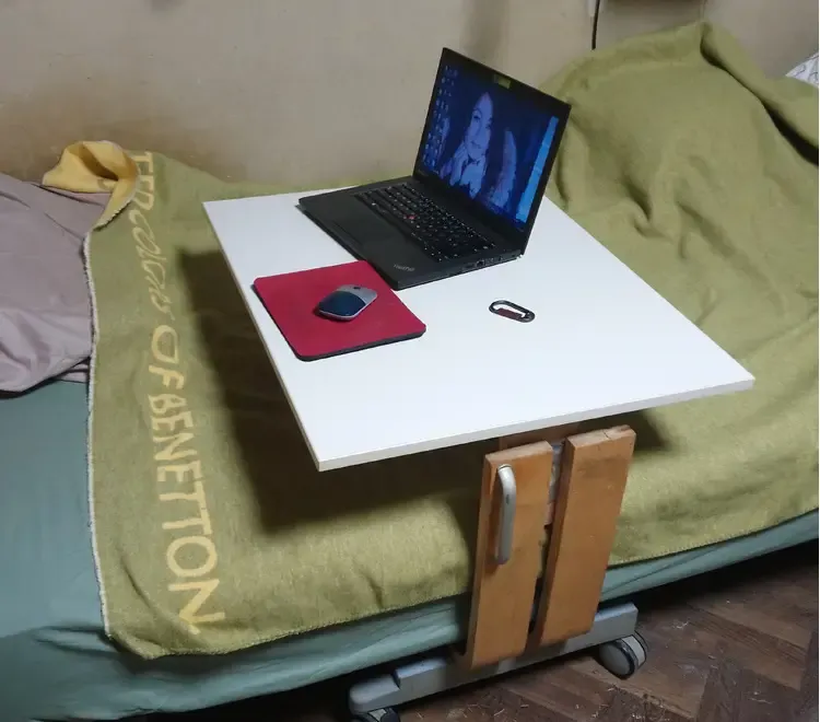 Masuta laptop unicat