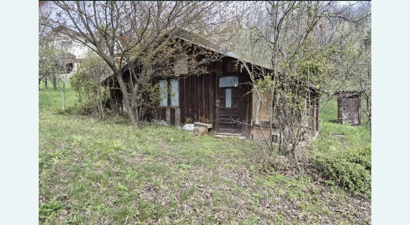 Vand teren 1000 mp intravilan CUCUTENI