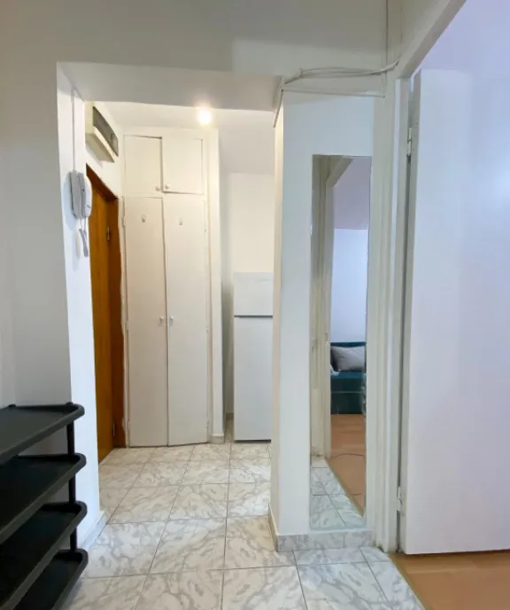 Garsoniera 28 mp etaj 3/4 zona Lacul Tei 4 minute pama