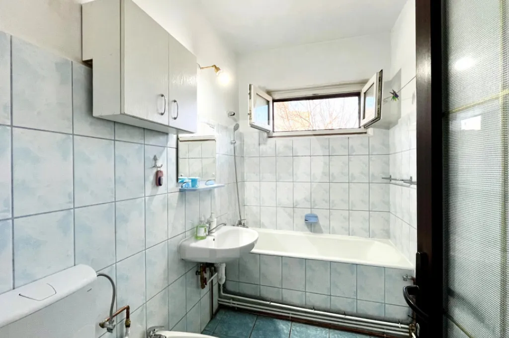 2 camere cochet intr o zona selecta de case - liniste apr