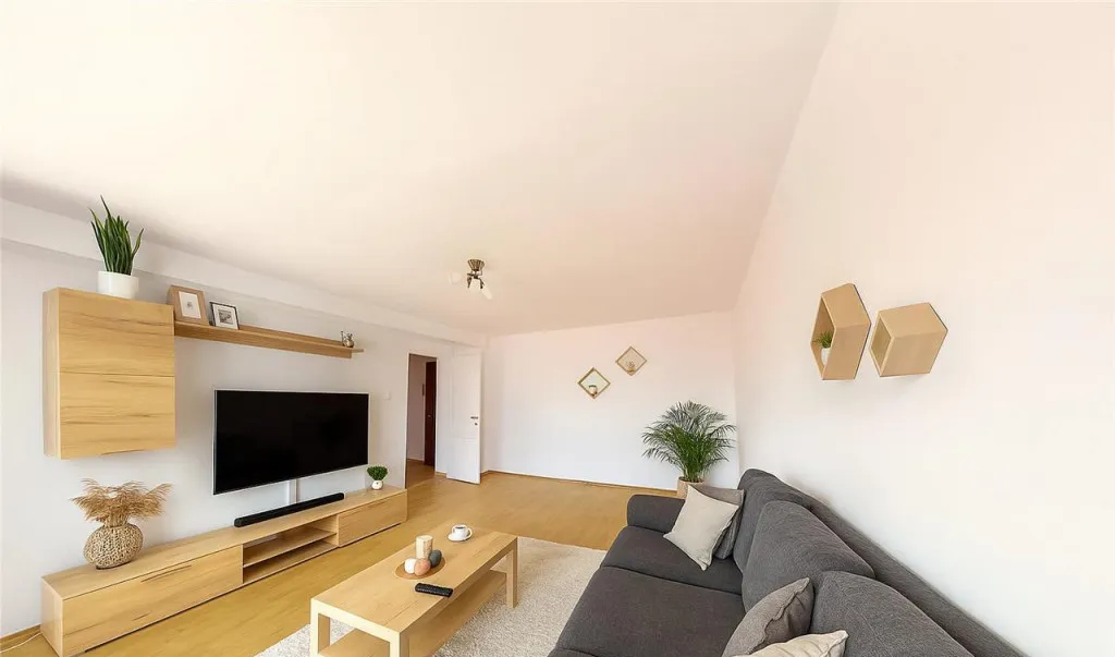 Spatiu vizibil acces dublu trafic intens 3 incaperi flexibil