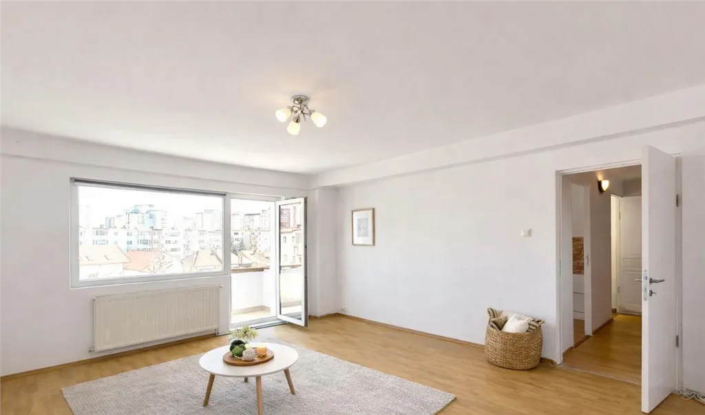 Spatiu vizibil acces dublu trafic intens 3 incaperi flexibil