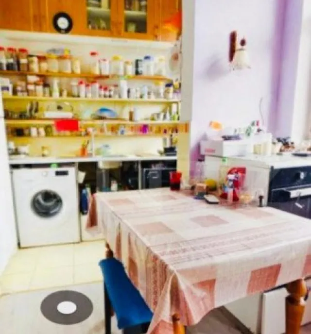 Casa cu 2 corpuri in curte 7 camere 150 mp