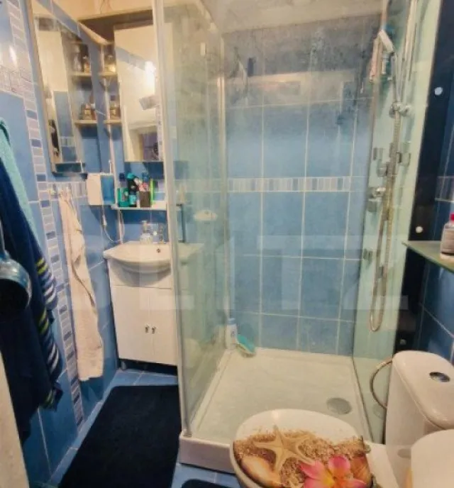 Casa cu 2 corpuri in curte 7 camere 150 mp