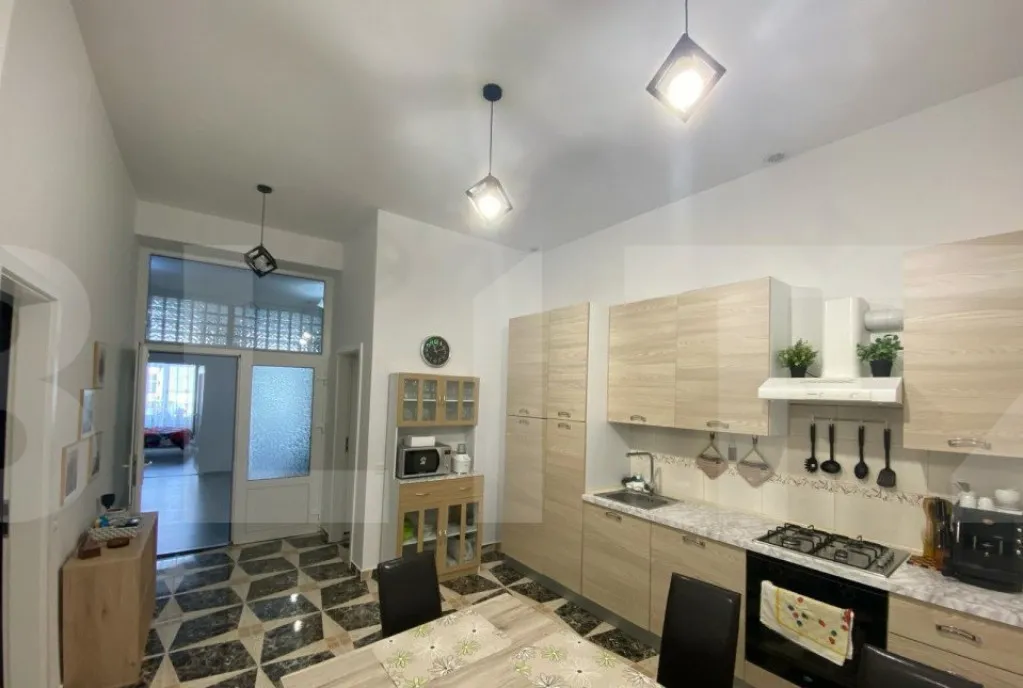 Apartament de 3 camere decomandat 74 mp zona Piata Unirii