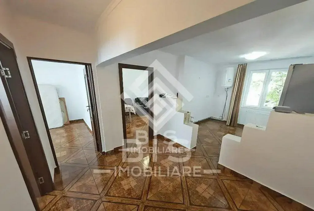 Apartament spatios etaj 2 92 mp