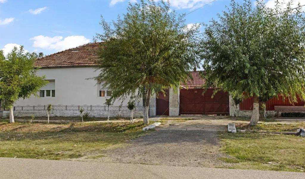 Casa mare de vanzare comuna Iratosu