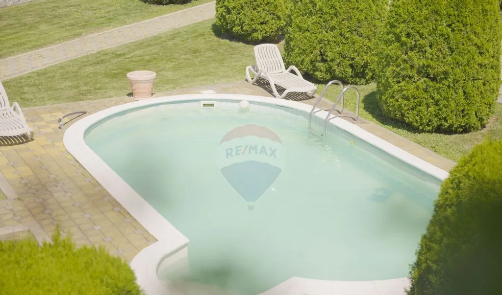 Casa cu piscina si teren de tenis - Girov 10 min de