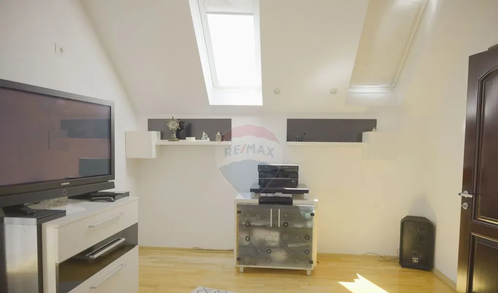 Casa cu piscina si teren de tenis - Girov 10 min de