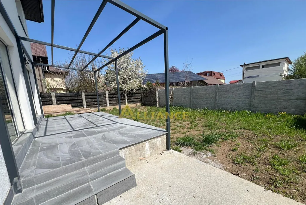 Vila 5 camere 3 bai Strada Miorita 500 M de S