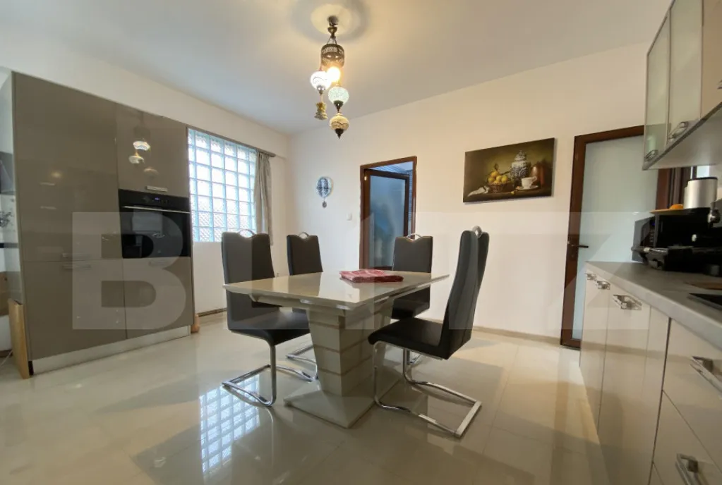 Casa de vanzare 295 mp zona Central