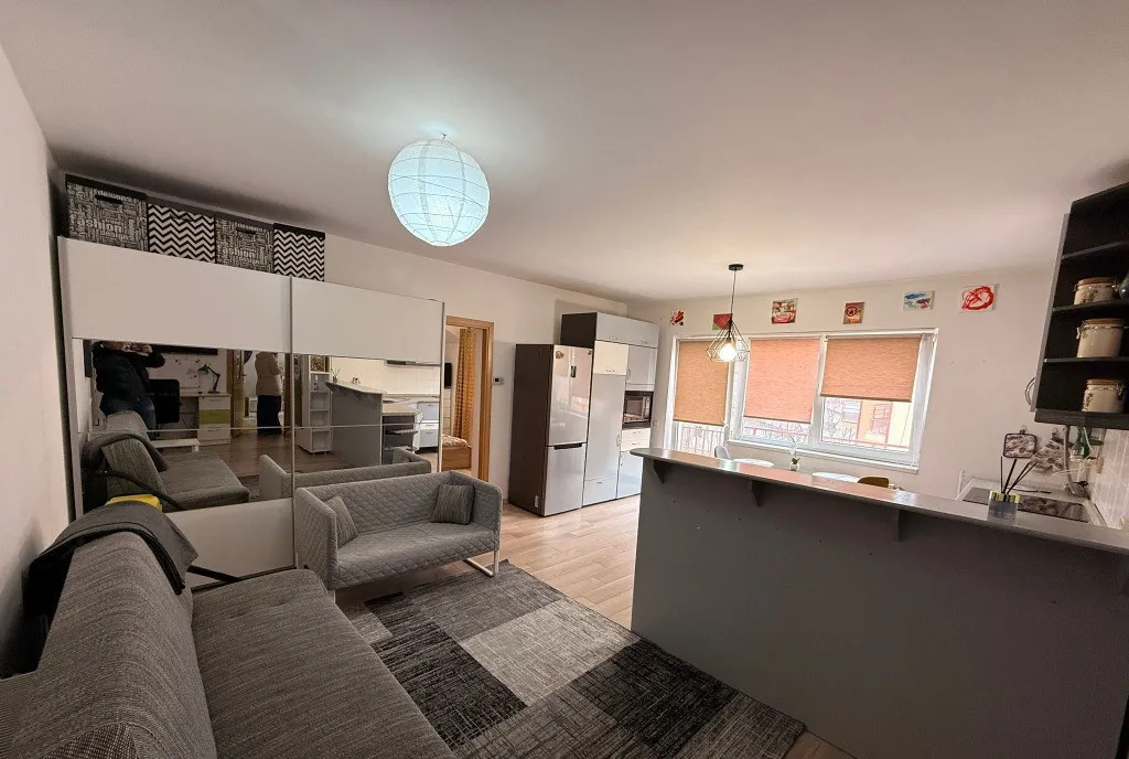 Apartament 3 camere semidecomandat Eroilor