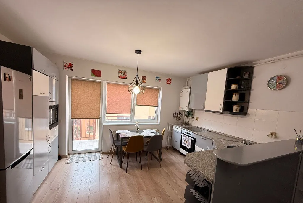 Apartament 3 camere semidecomandat Eroilor