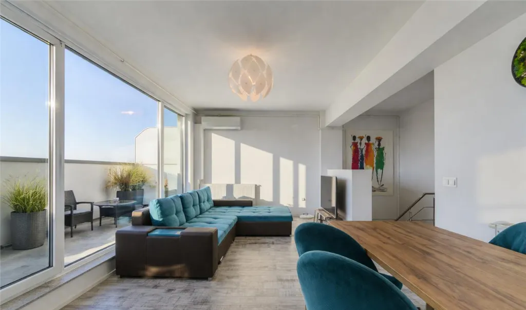 FILM3D Penthouse spatios luminos terasa generoasa Maurer Tr