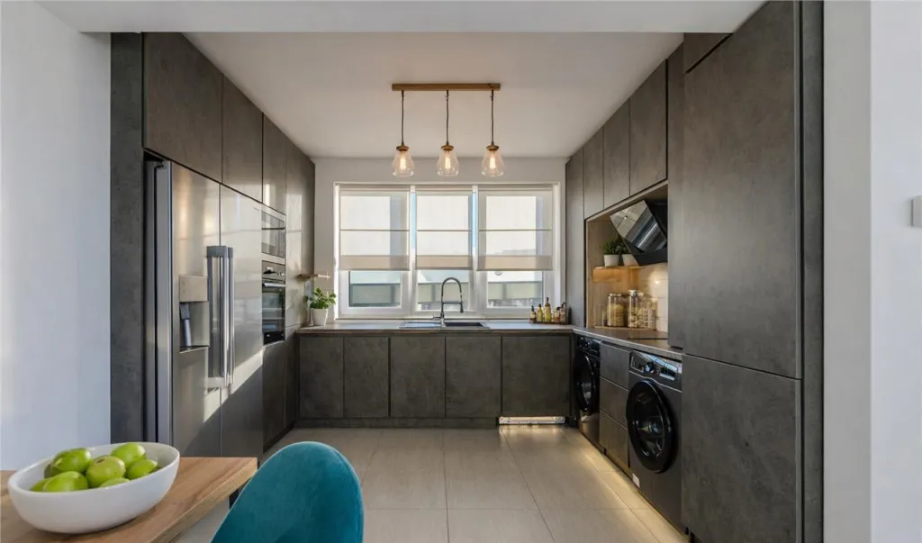 FILM3D Penthouse spatios luminos terasa generoasa Maurer Tr