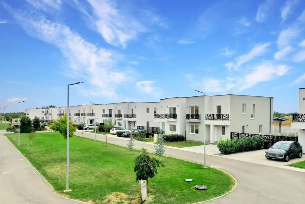 Case Individuale 5 Camere Dotari Moderne Bucovat