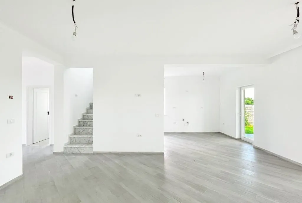 Case Individuale 5 Camere Dotari Moderne Bucovat