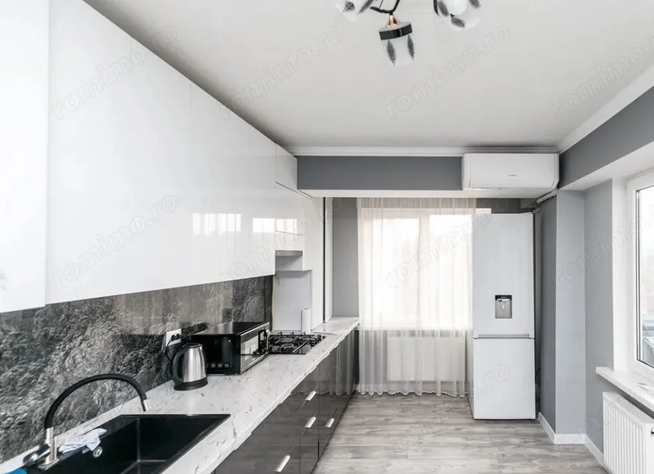 3 camere in zona Piata Maria