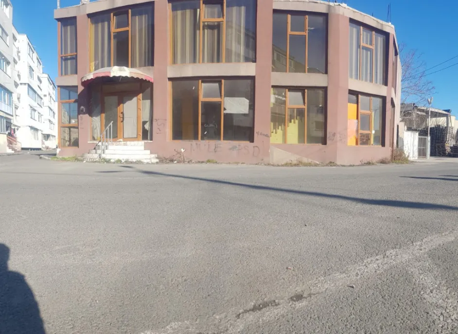 Spatiu comercial P 1 Cladire Independenta Posibilitate rate