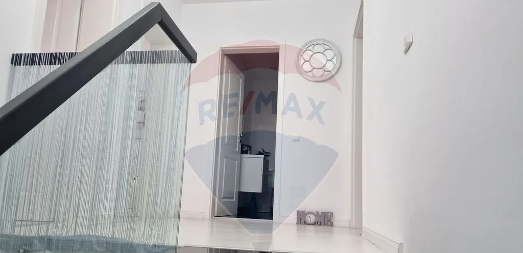 Vila cu 4 camere mobilata si utilata de vanzare i