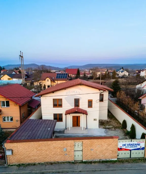 Casa individuala de Vanzare 242mp utili teren de 380