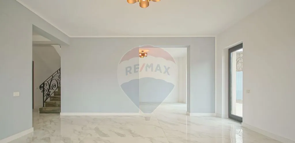 Casa / Vila cu 5 camere de vanzare in zona Bunloc