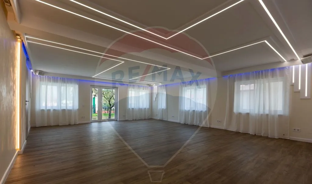 Cladire pentru clinica/birouri/fabrica/depozit etc in Tu