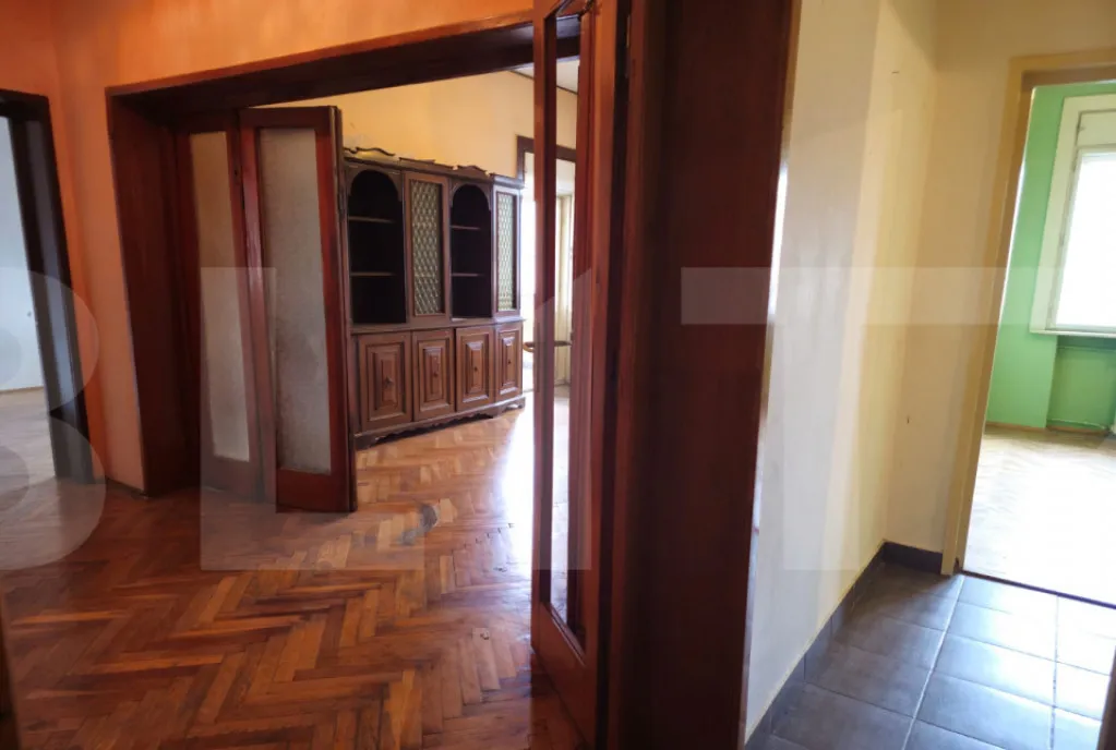 De vanzare - Apartament 4 camere decomandat 100 mp - U