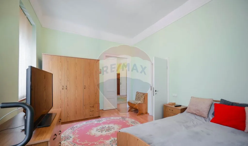 Casa cu 7 camere de vanzare in zona Ultracentrala