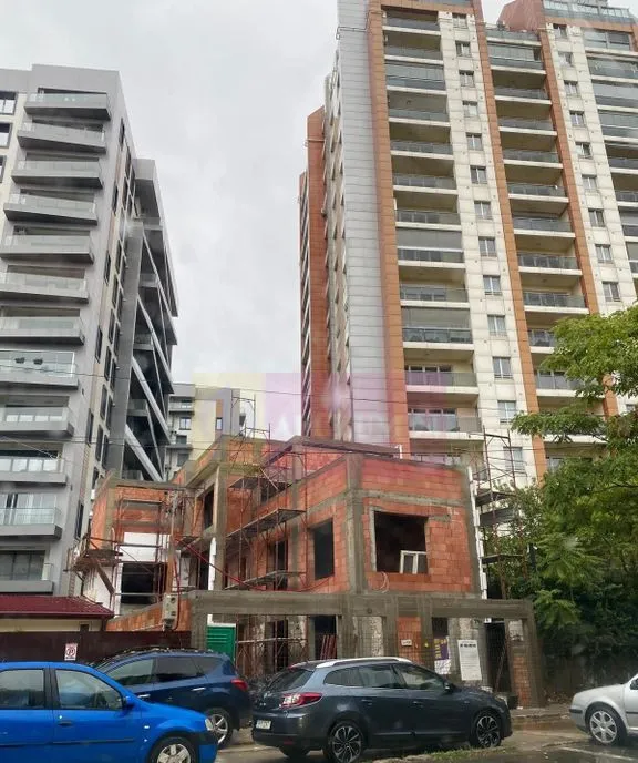 Cladire 260 mp rooftop parcare ideal clin