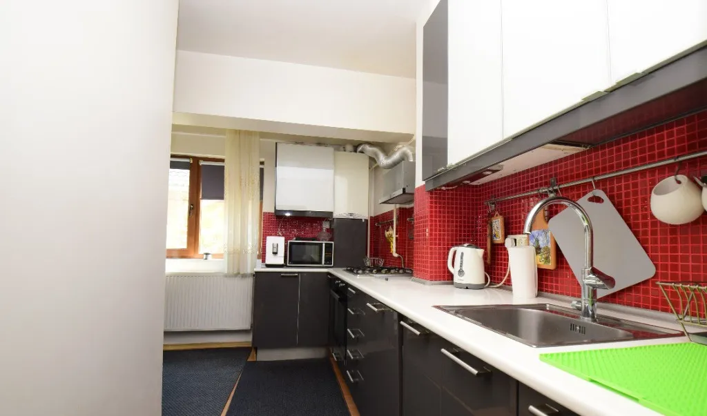 3 camere bloc 2008 etaj 1/3 2 parcari si boxa Fetesti Pallady