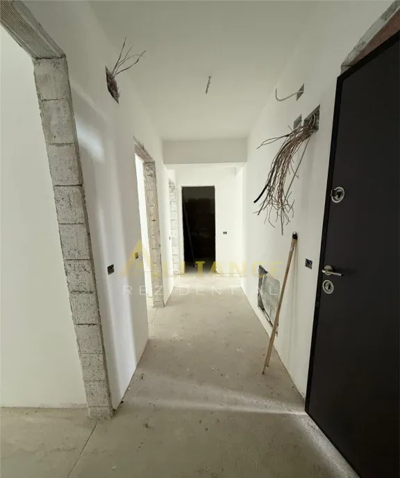 Apartament 3 camere 2 bai sector 4