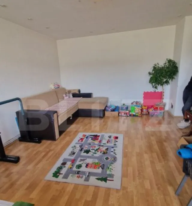 Apartament de vanzare cu 4 camere 91 mp zona Astra