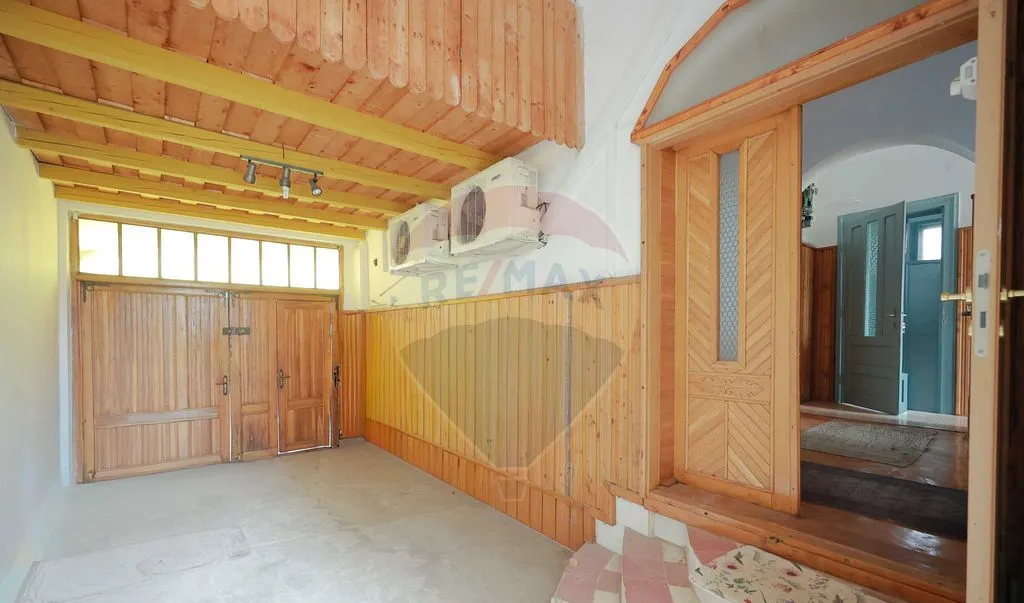 Casa cu teren 360 mp central zona Bd Dacia Canonicil