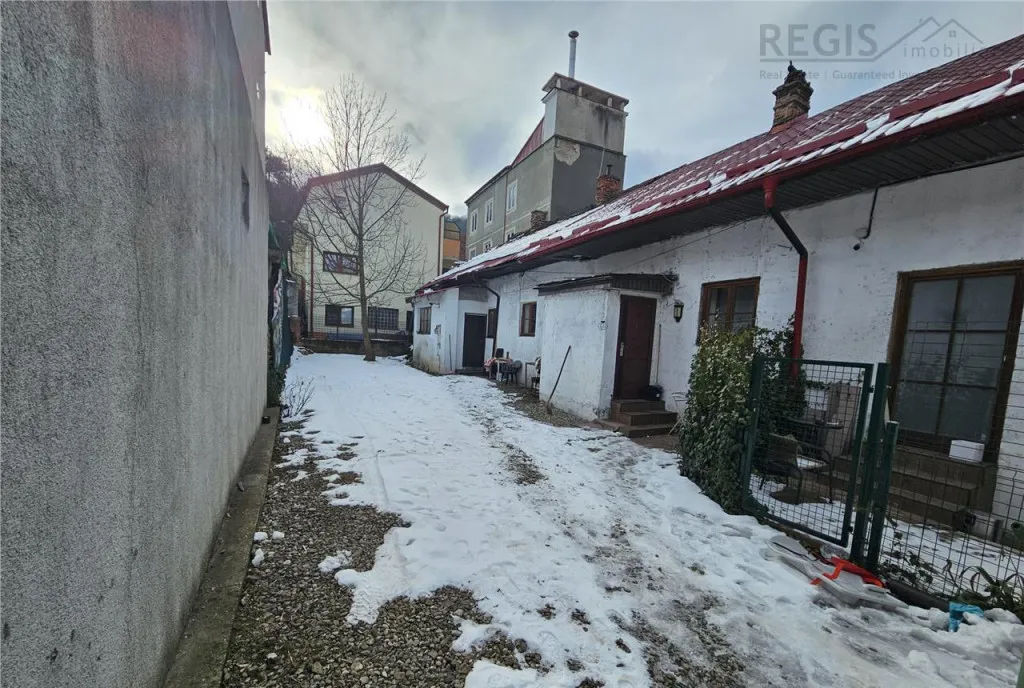 Casa 2 apartamente si curte privata afi Mall Brasov