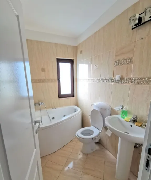 Corbeanca inchiriez vila stil american cu semineu si panouri solare