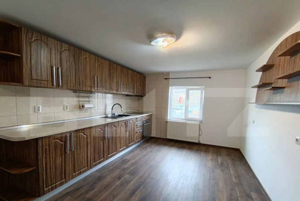 Apartament cu 3 camere si living in suprafata 76 mp zo