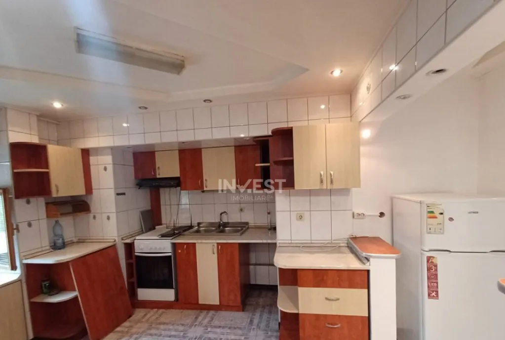 Apartament de vanzare 3 camere zona Canta Iasi