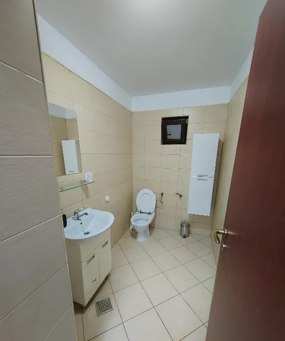 Zona Domenii Ion Mihalache spatiu in imobil birouri 6 camere