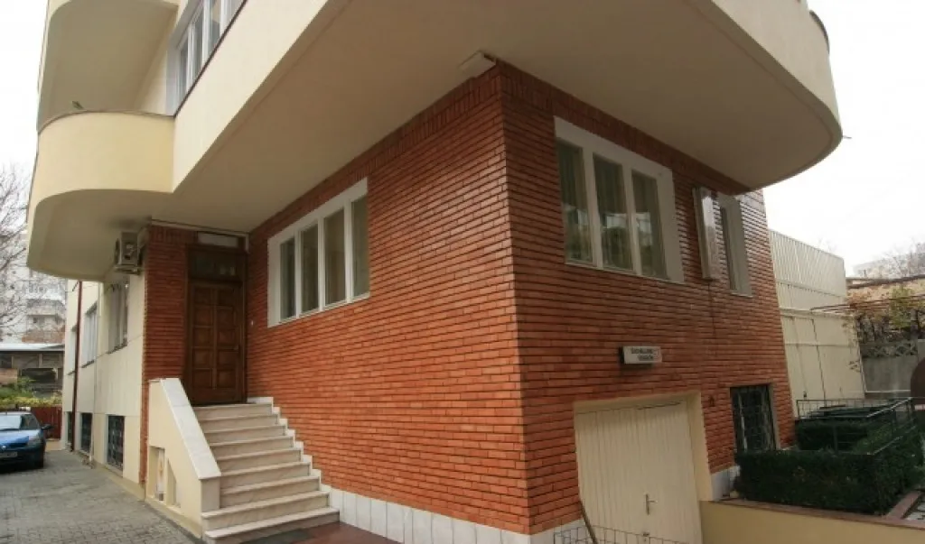 Zona Domenii Ion Mihalache spatiu in imobil birouri 6 camere