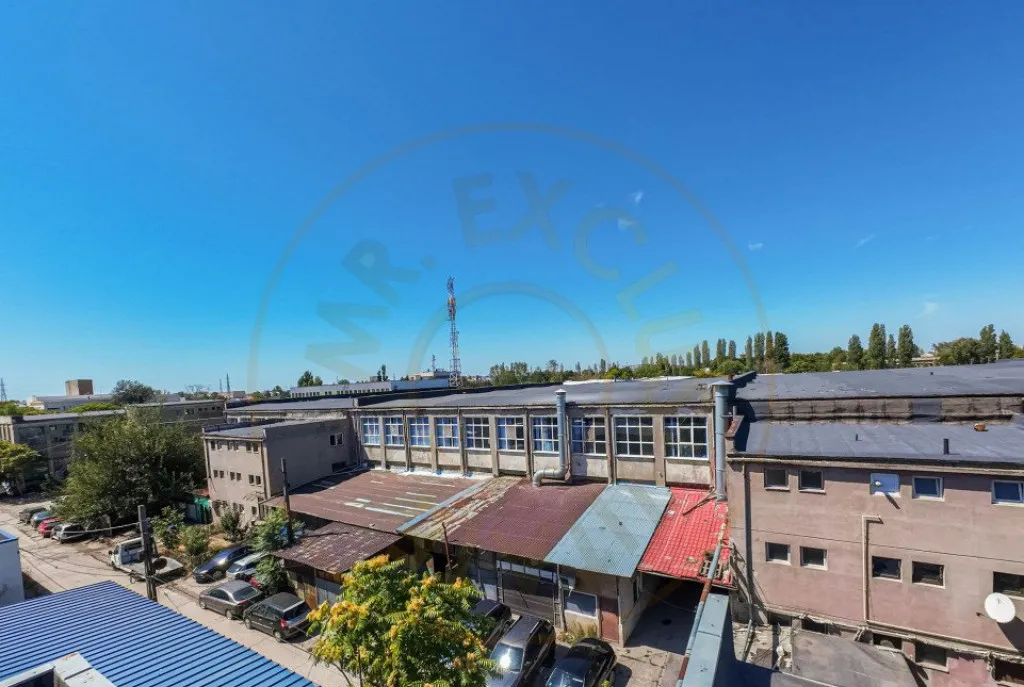 Spatiu industrial - 3 540 mp utili birouri 600 mp rand