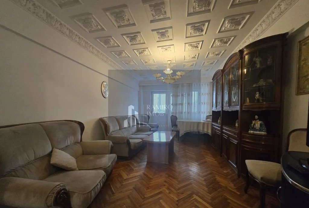 Apartament 104mp utili 2bai centrala an 1985 Bd Chisin