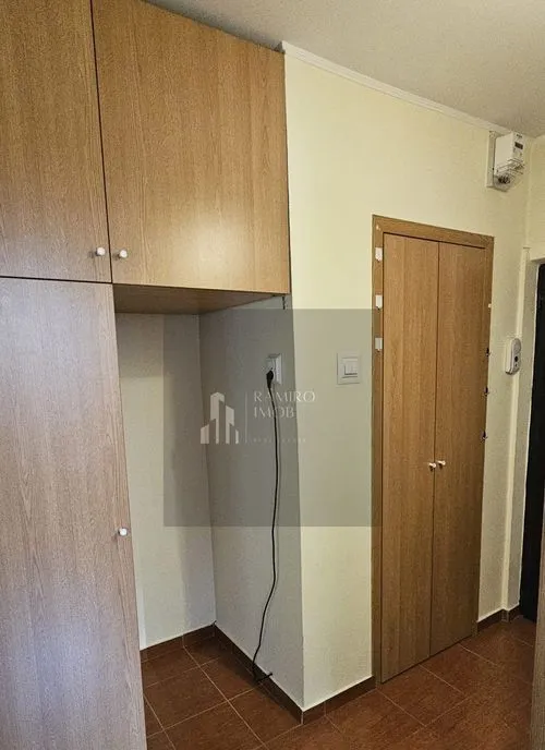 Garsoniera renovata 35 mp/ Metrou 1 decembrie la 3 minute