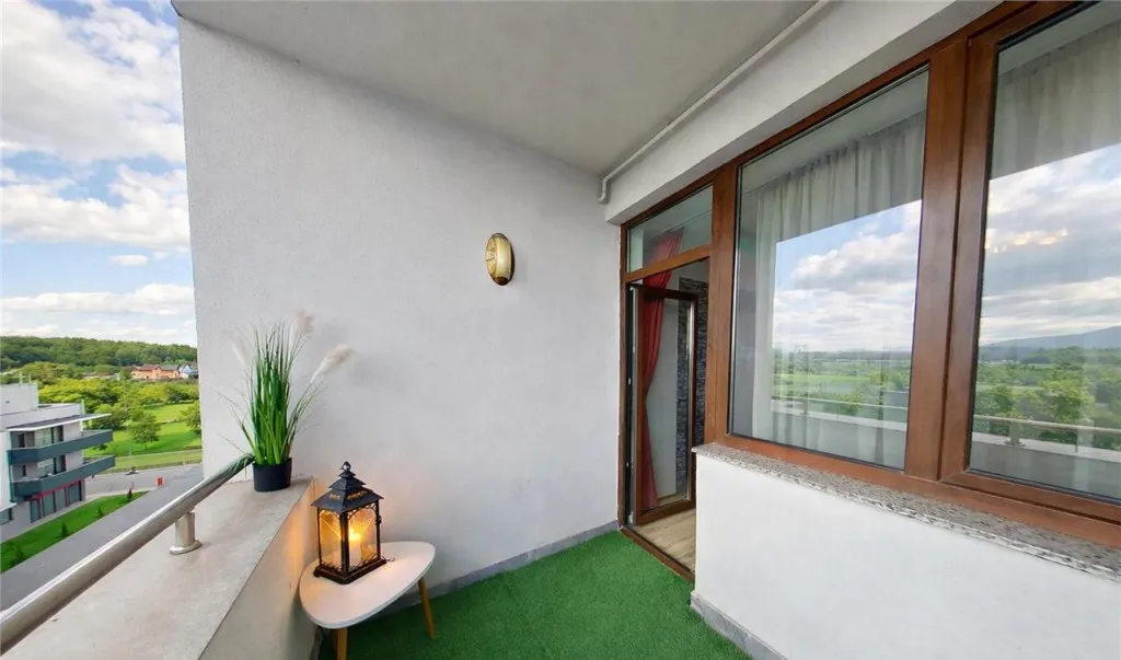 Apartament 3 camere decomandat cu 2 bai etaj 1 Bartolome