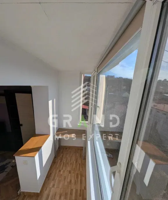 Apartament Renovat 2 Camere Balcon ac