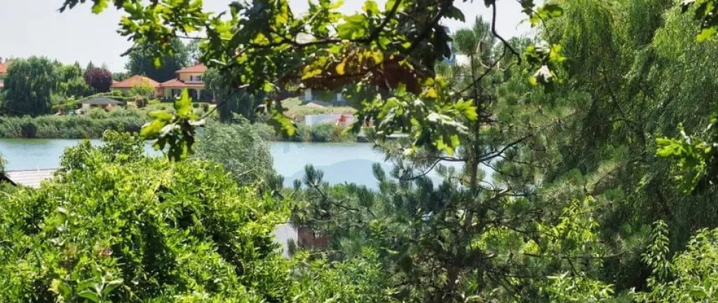 De vanzare apart 3 cam pe malul Lacului Snagov comisi