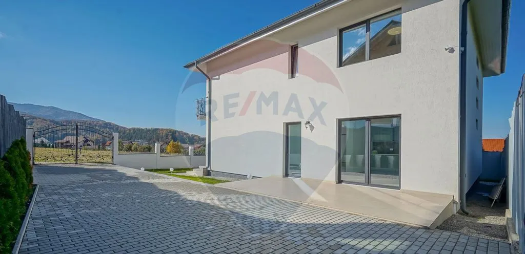 Casa moderna Bunloc vedere Bucegi 186 mp